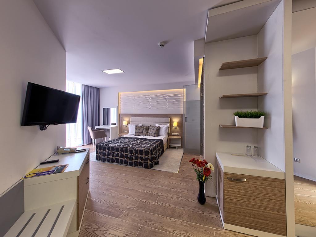 Luna Beach Hotel ゴールデンサンド エクステリア 写真