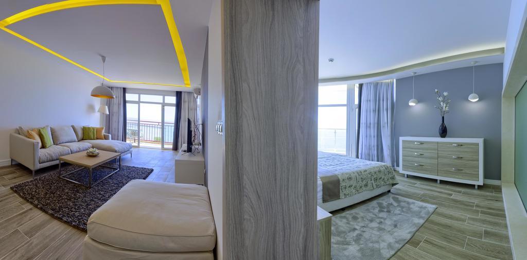 Luna Beach Hotel ゴールデンサンド エクステリア 写真